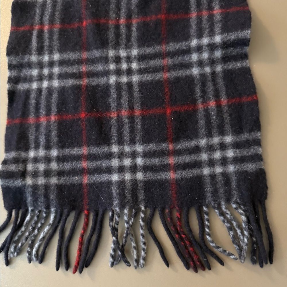 Burberry London Lambswool Nova Check Plaid Scarf with Fringe. Navy/Red. Unisex. - Picture 2 of 4